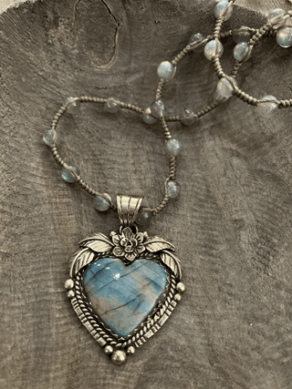 Labradorite Heart Necklace - dolly mama boutique