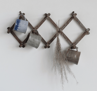 Expandable Wood Wall Hanger - dolly mama boutique