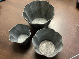 Metal Scalloped Tins