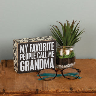 My Favorite People Call Me Grandma box sign angled view