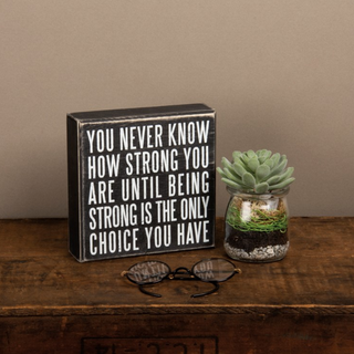 Box Sign "How Strong" - dolly mama boutique