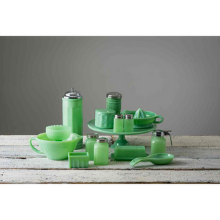 Jadeite Glass Juicer - dolly mama boutique