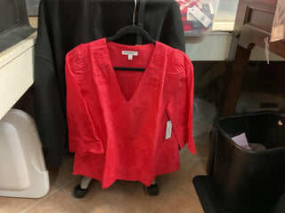 Eyelet V-neck with 3/4 Sleeve
