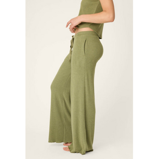 Ruffle-Hem Ribbed Pant