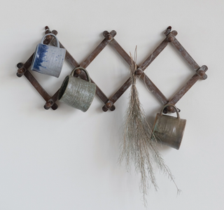 Expandable Wood Wall Hanger DF3364 - dolly mama boutique