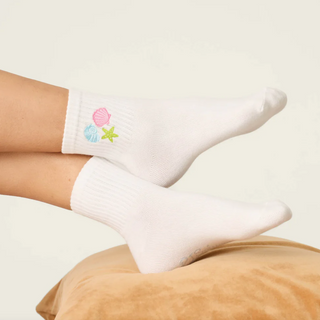 Embroidered Shells Crew Socks - dolly mama boutique